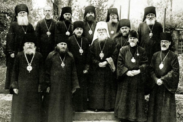 Шкаровский М. В. Русская Православная Церковь Заграницей и ее общины в Югославии в годы второй мировой войны.