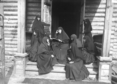 Леонтьева Т. Г.  Женщины из духовного сословия в самодержавной России.