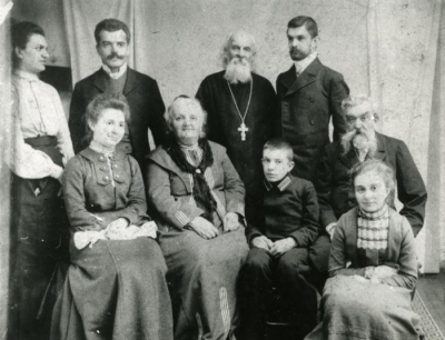 Комарова Т. В. Толстые и Долинино-Иванские.