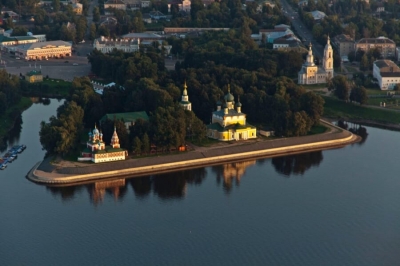 Томсинский С.В. Раскопки в Угличском кремле и на посаде в 2003 г.